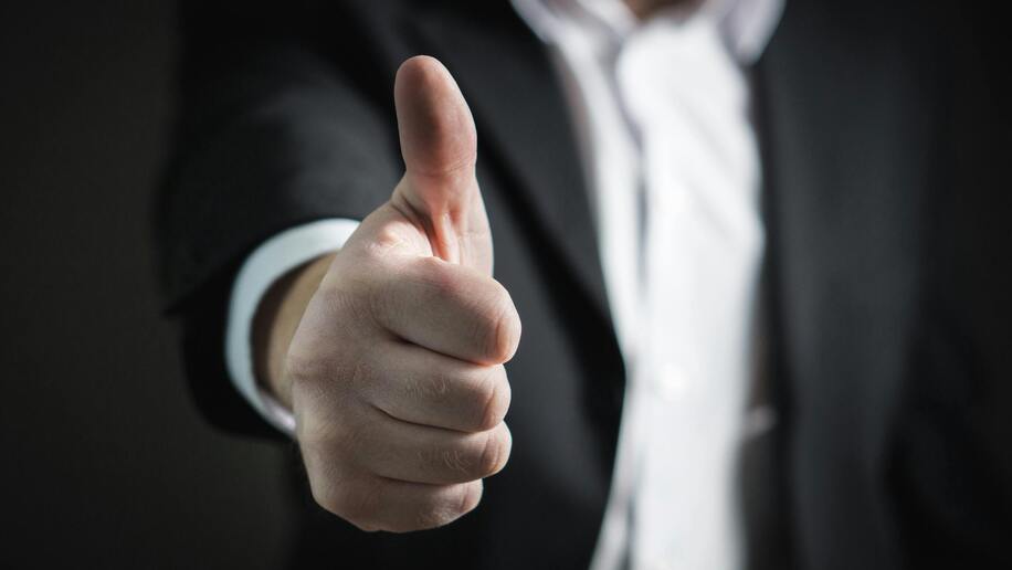 Focused thumbs up on the right hand. | Satisfaction by Pixabay